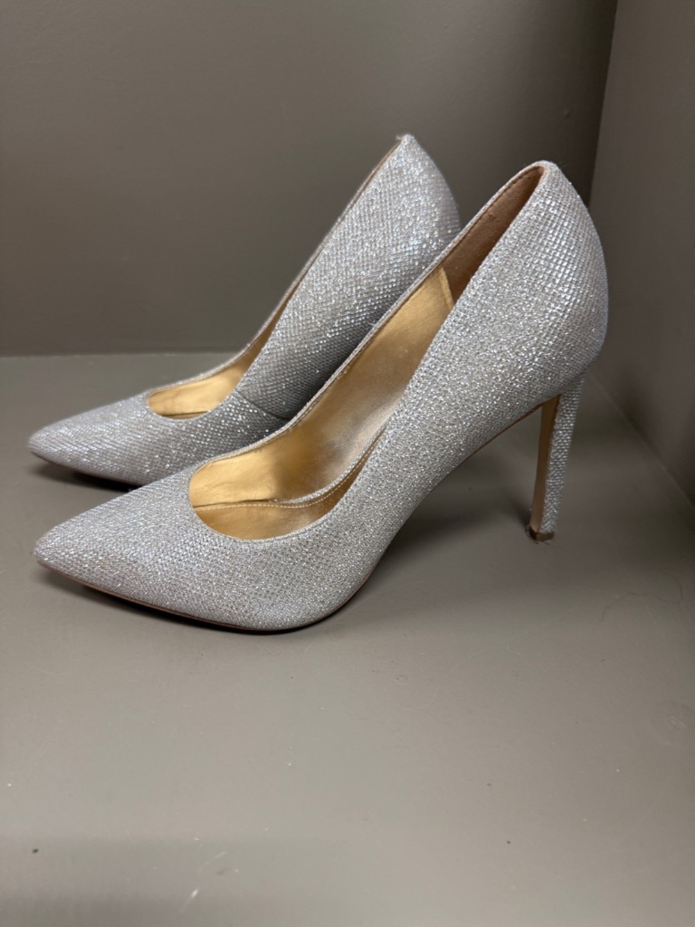 Nine West White Gold Sparkle Pointed-Toe Tatiana Stiletto Pumps, EUC, 4” Heels